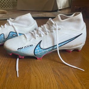 Men’s Nike soccer cleats -size 10.5